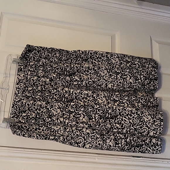 *Women's Plus Size 20 Skirt - Picture 2 of 12